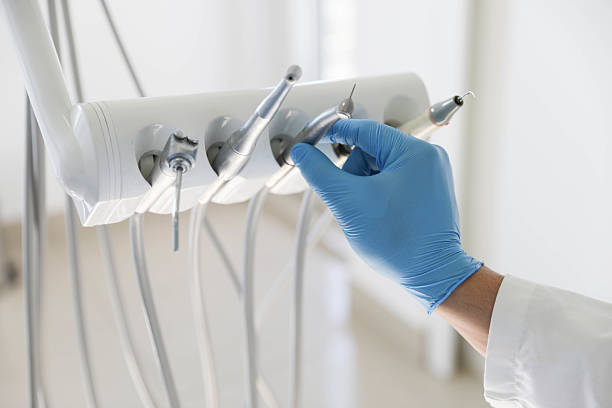 Professional Tooth Extraction technician working in La Riviera, CA